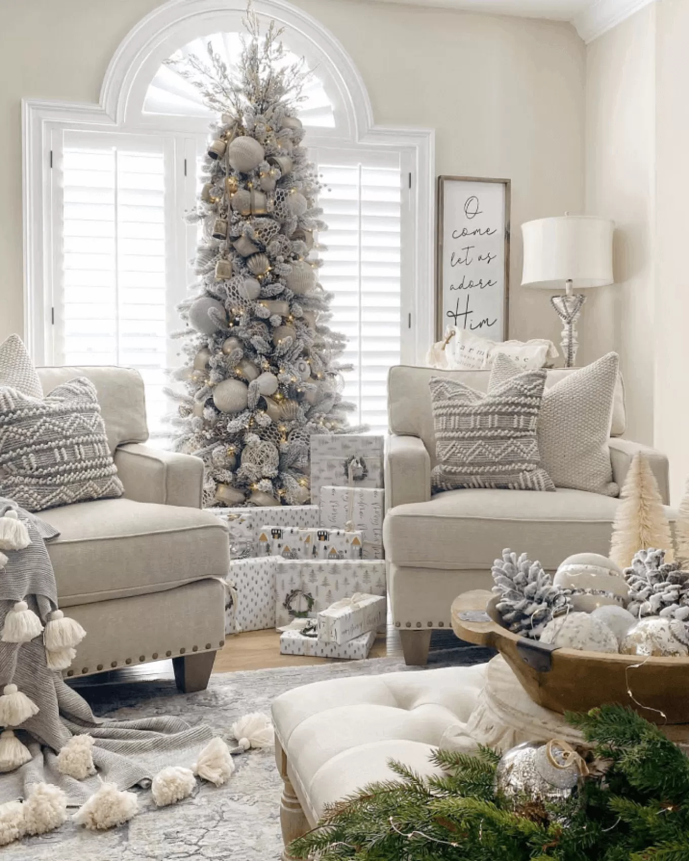 King Of Christmas 10' King Flock® Slim Artificial Christmas Tree With 1000 Warm White LED Lights- Realistic | Slim