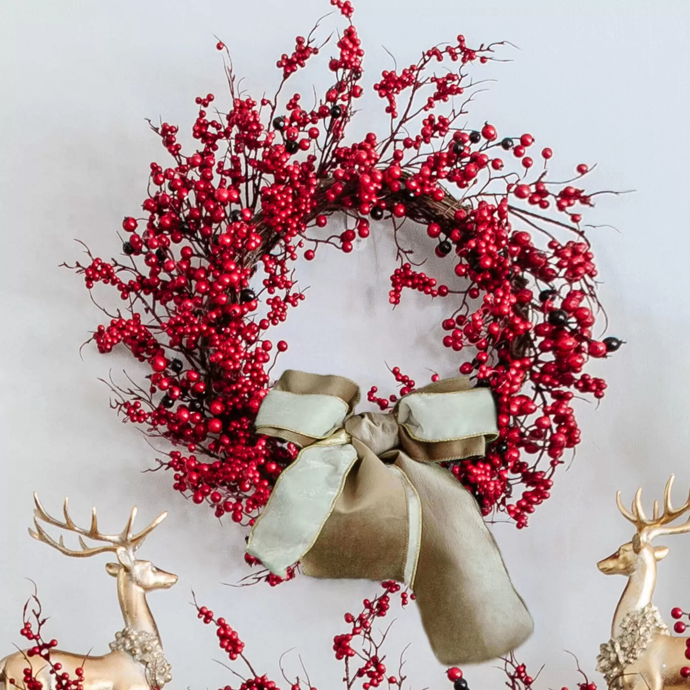 King Of Christmas 24" Red Berry Wreath Unlit | - Wreaths
