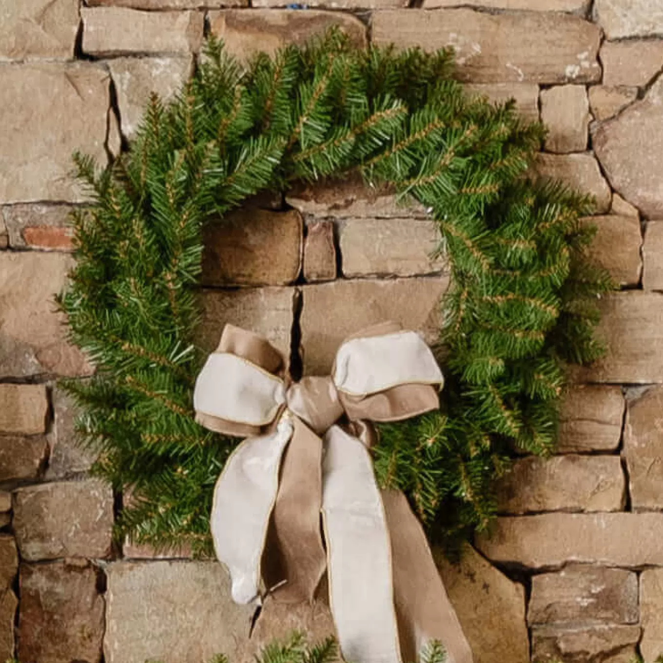 King Of Christmas 24" Yorkshire Fir Wreath With Warm White LED Lights (Battery Operated)- Wreaths | Green