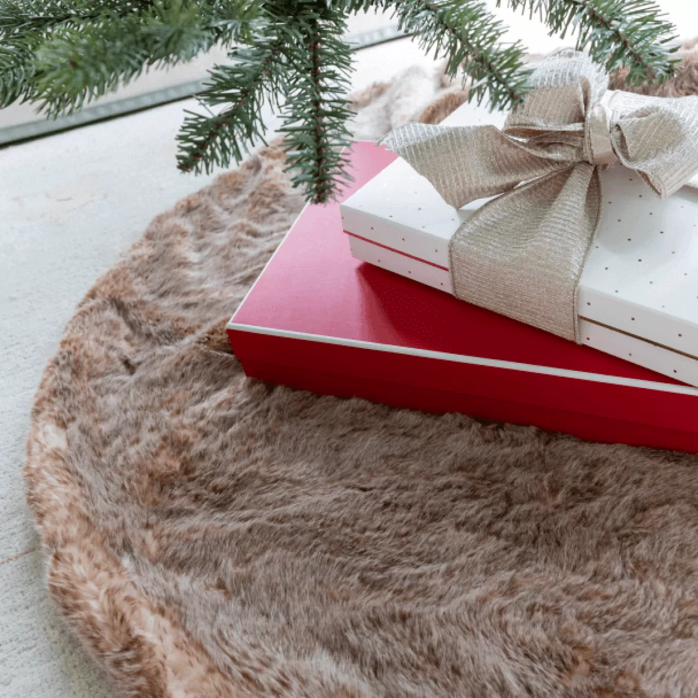 King Of Christmas 60" King Granite Faux Fur Tree Skirt- Tree Skirts