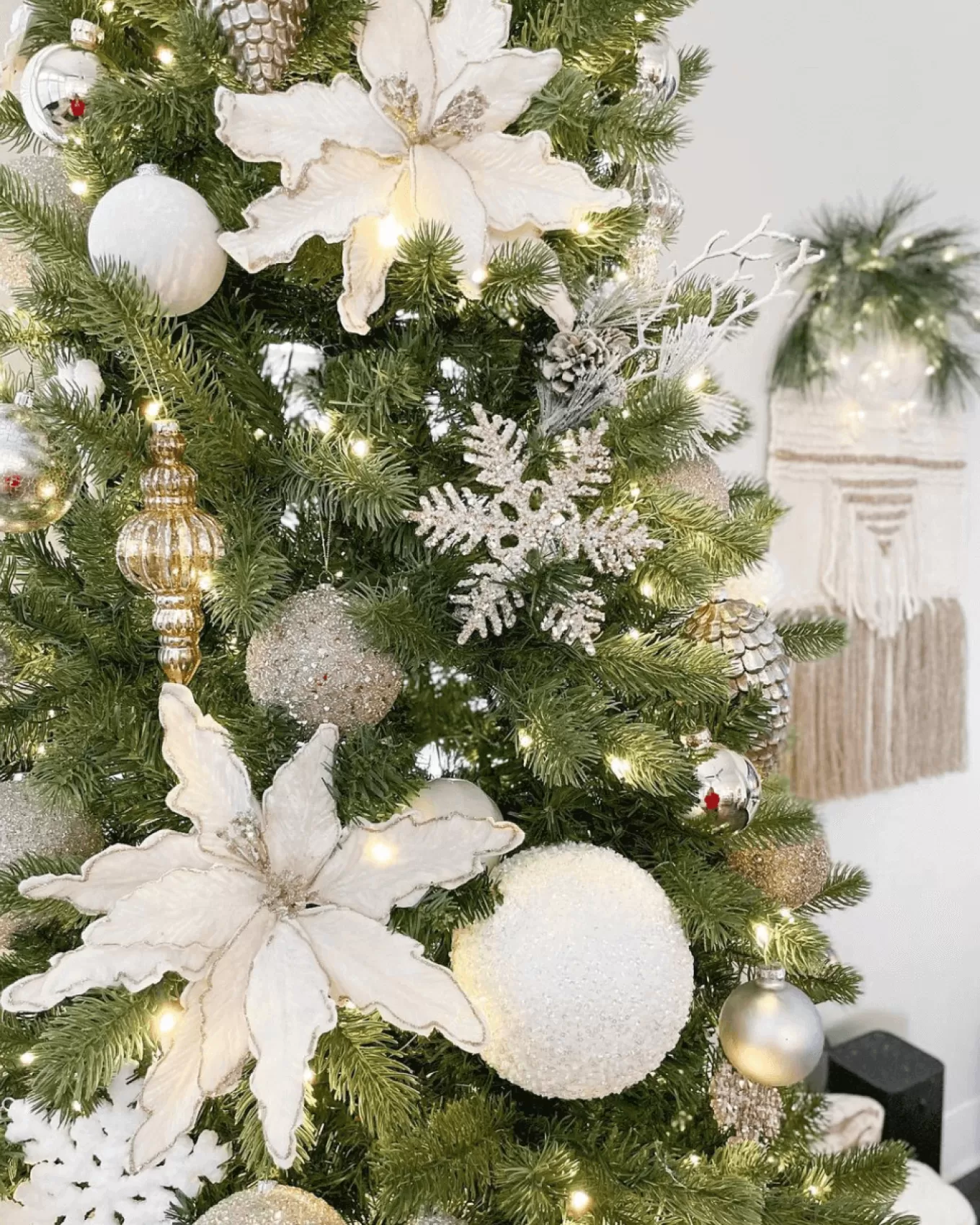 King Of Christmas 7.5' King Douglas Fir Slim Artificial Christmas Tree With 650 Warm White & Multi-Color LED Lights- Realistic | Slim