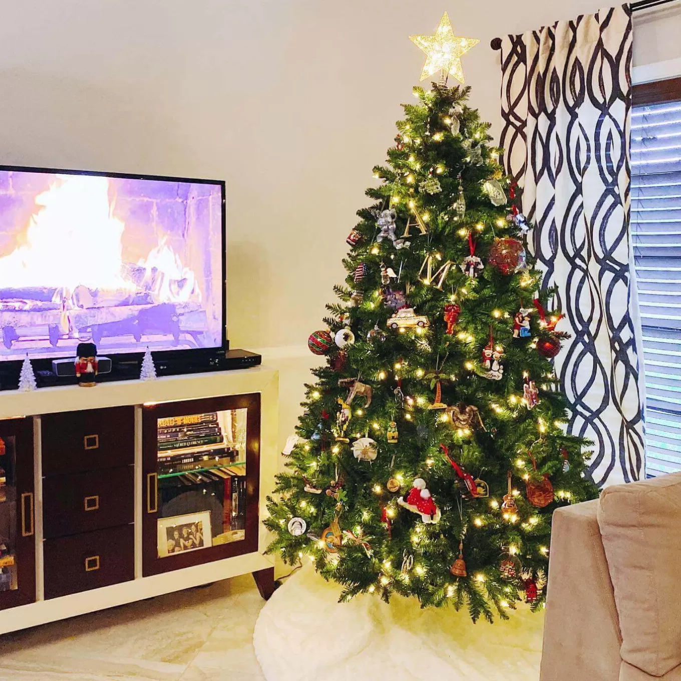 King Of Christmas 7' Hancock Spruce Artificial Christmas Tree 450 Warm White LED Lights- Classic | Pre-Lit