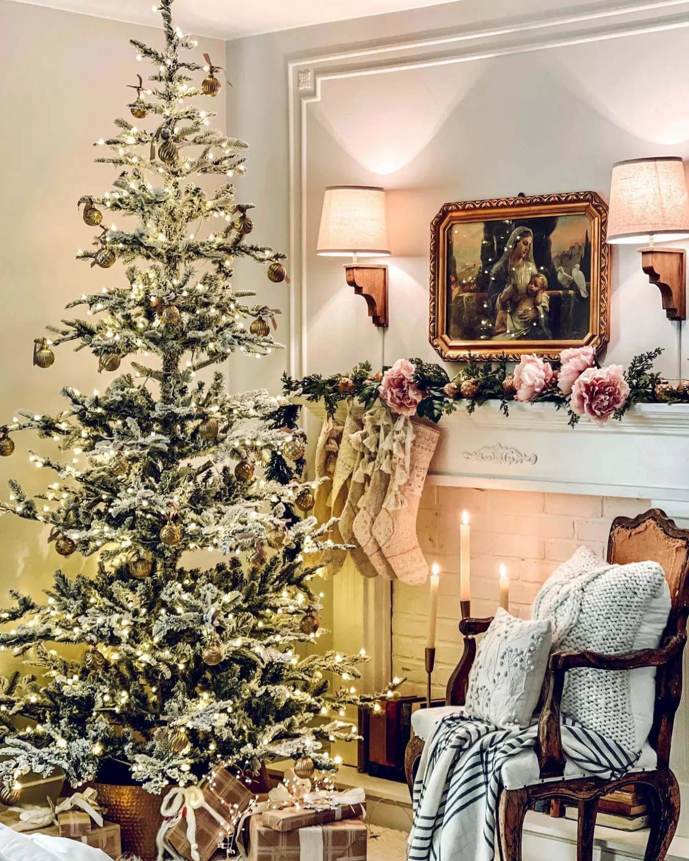 King Of Christmas 8' King Noble Flock Artificial Christmas Tree With 600 Warm White LED Lights- Realistic | Green