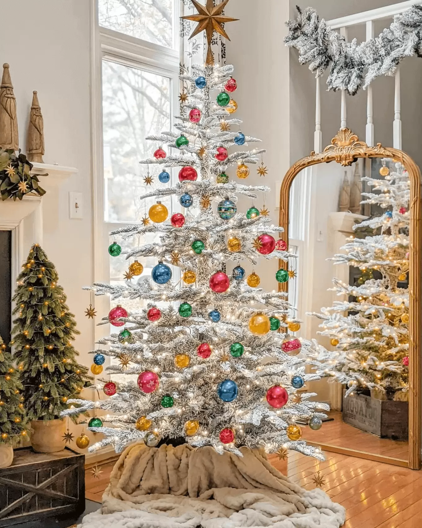 King Of Christmas 9' King Noble Flock Artificial Christmas Tree With 700 Warm White LED Lights- Realistic | Pre-Lit