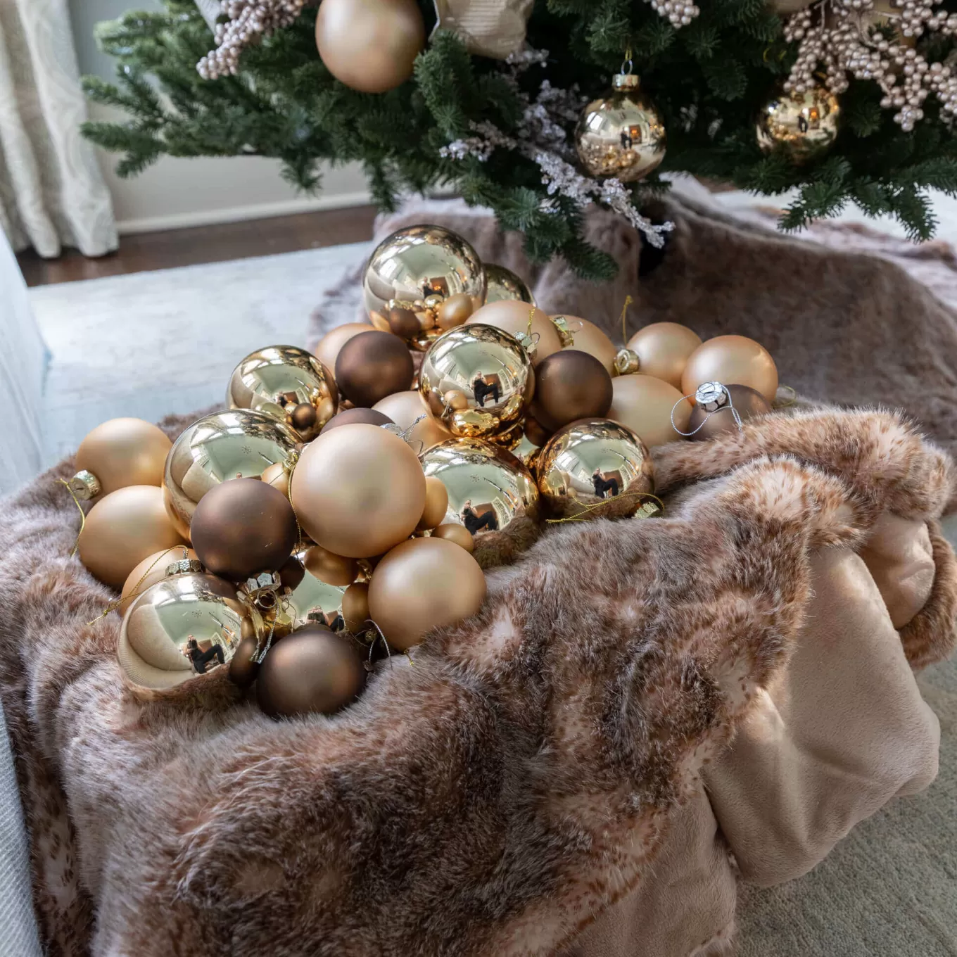 King Of Christmas Gold Essential Glass Ornaments (24 Pack)- Ornaments | 24 Pack