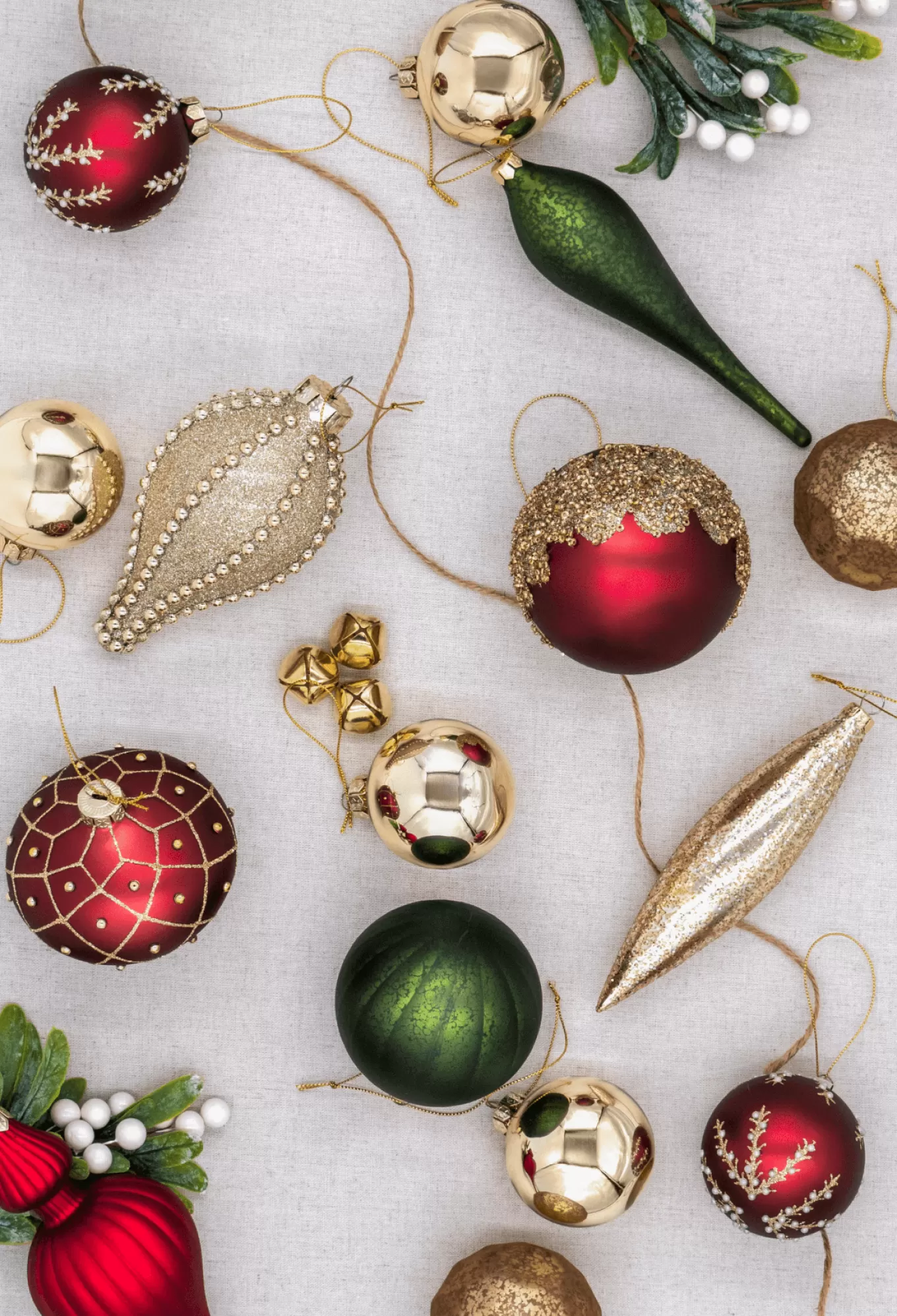 King Of Christmas Mistletoe 15-Piece Glass Ornament Set (Red-Green)- Ornaments | 15 Pack
