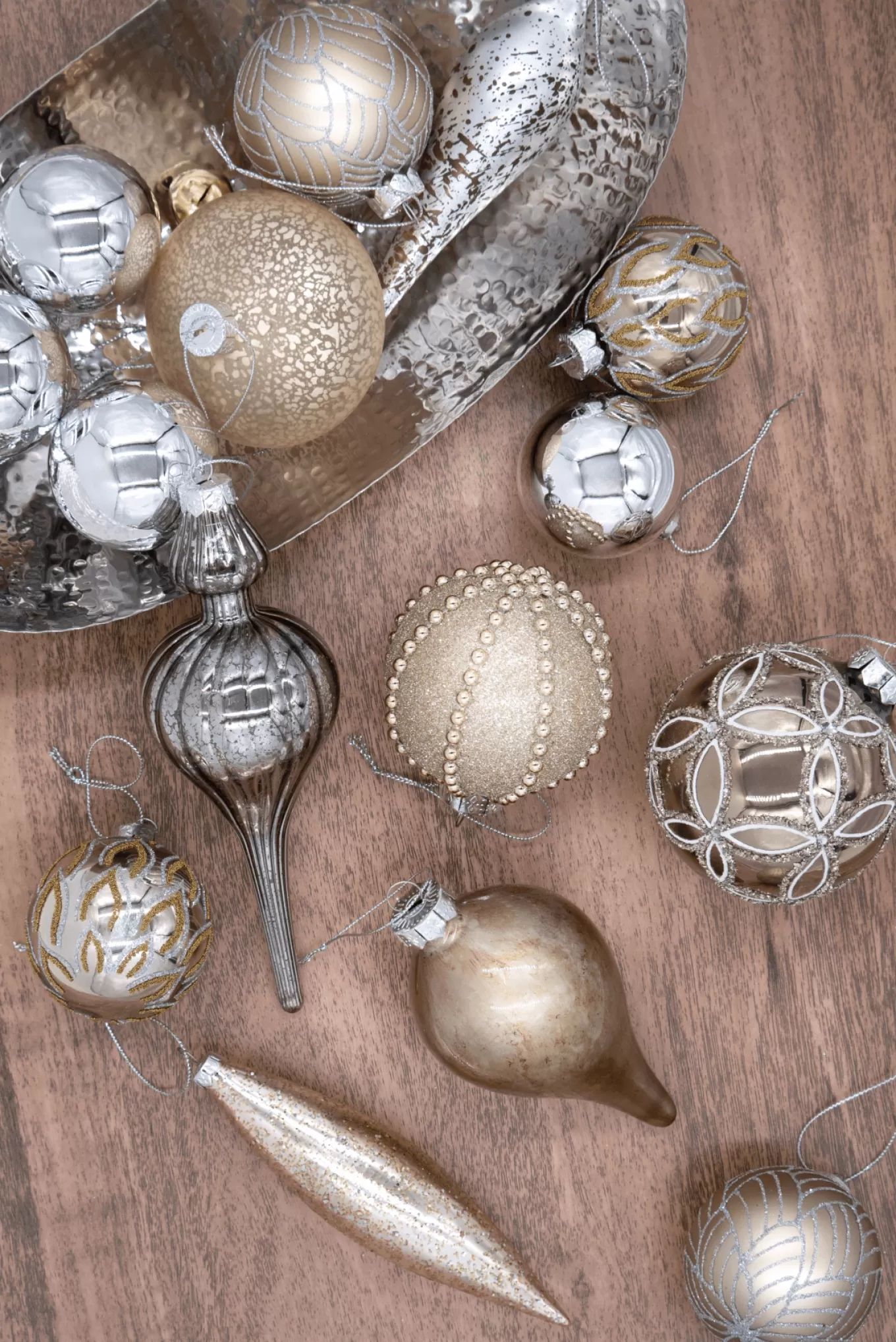 King Of Christmas Mixed Metals 15-Piece Glass Ornament Set (Silver-Gold)- Ornaments | 15 Pack